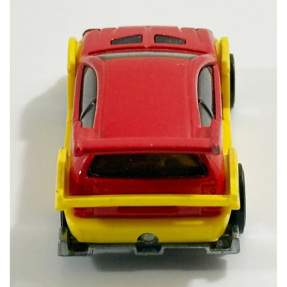 HOT WHEELS FLIGHT 03 RED & YELLOW 1:64 DIECAST 2 3/4